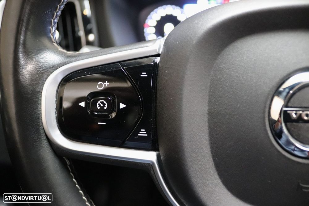 Volvo XC 60 2.0 T6 PHEV R-Design AWD - 24