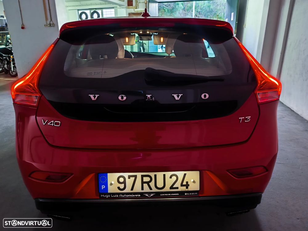 Volvo V40 T3 Geartronic Momentum - 19