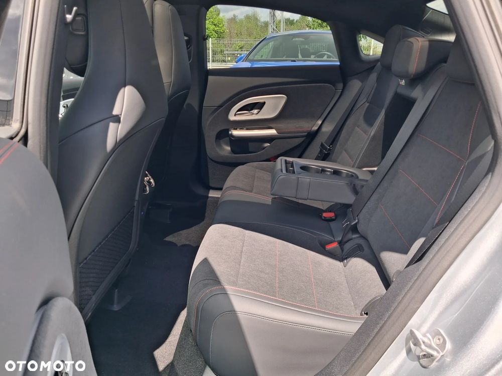 Mercedes-Benz CLA 200 mHEV 8G-DCT - 13