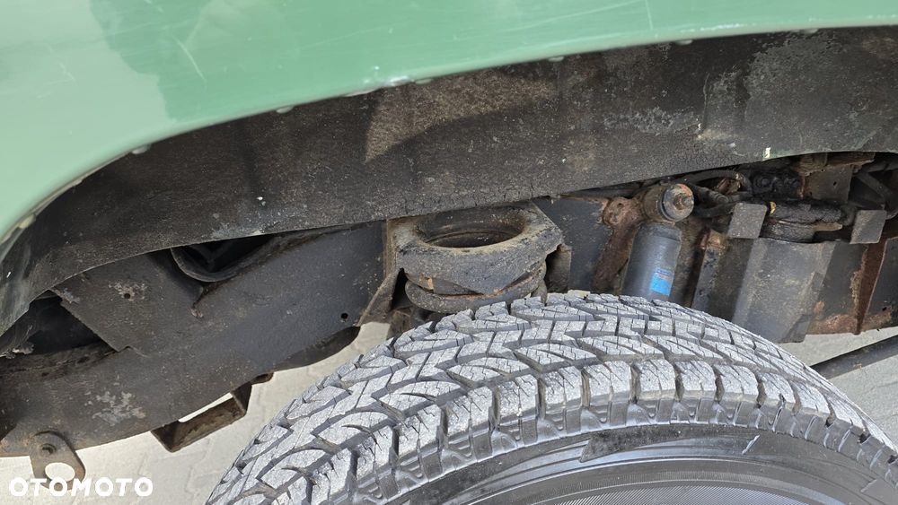 Land Rover Defender - 27