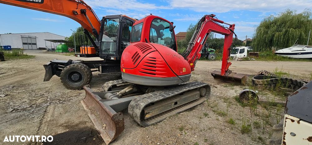 JCB JS 8085 Excavator pe senile - 13