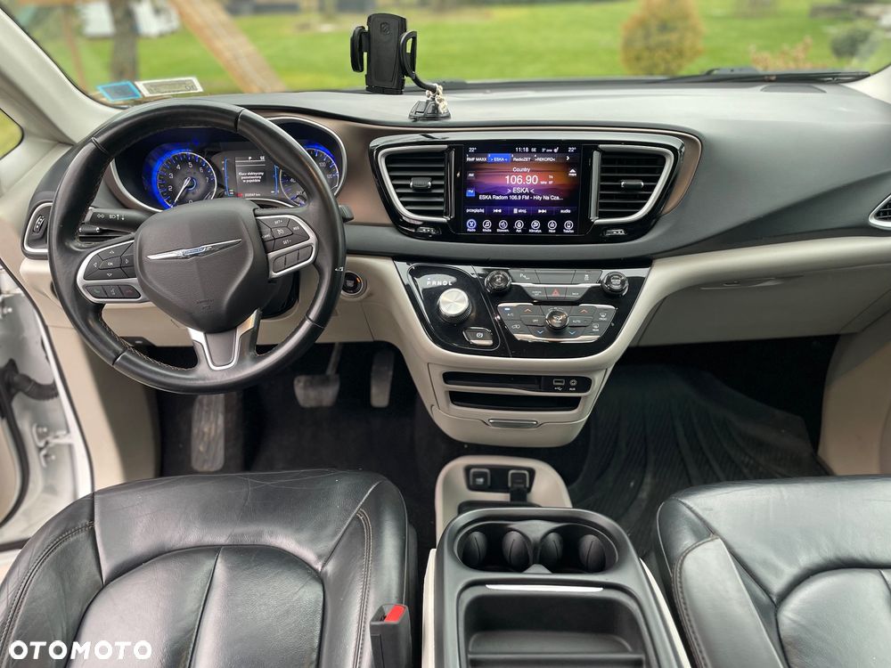 Chrysler Pacifica - 16