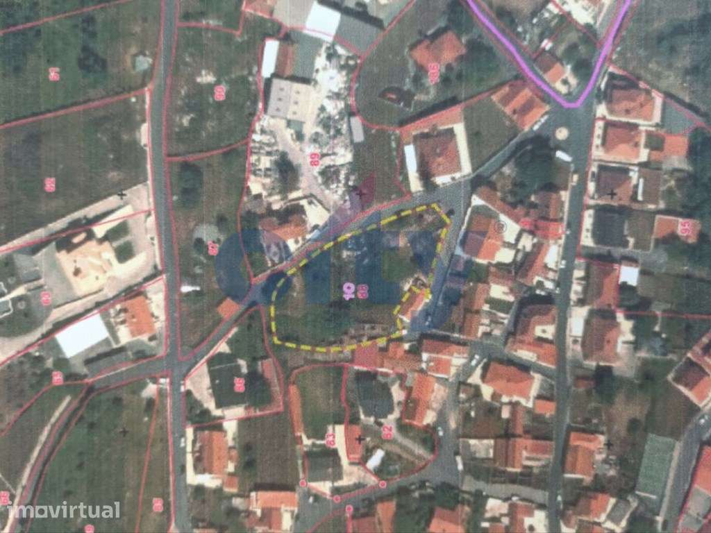 Terreno com casa em ruínas em Morelena, Sintra