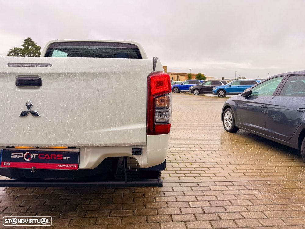 Mitsubishi L200 2.3 DI-D CD Invite 4WD - 28