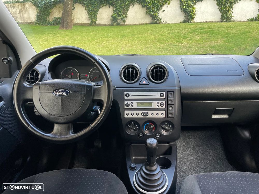 Ford Fiesta 1.25 Ghia - 10