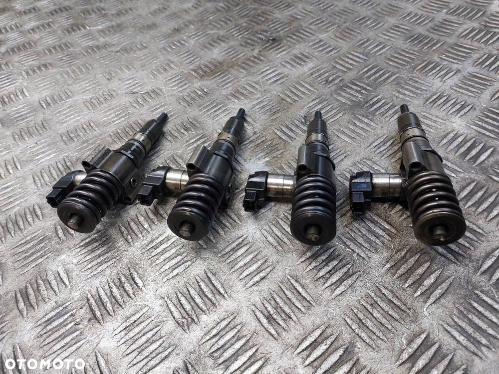 POMPOWTRYSKI KOMPLET VW PASSAT B6 2.0 TDI 03G130073D 03G130073S - 2