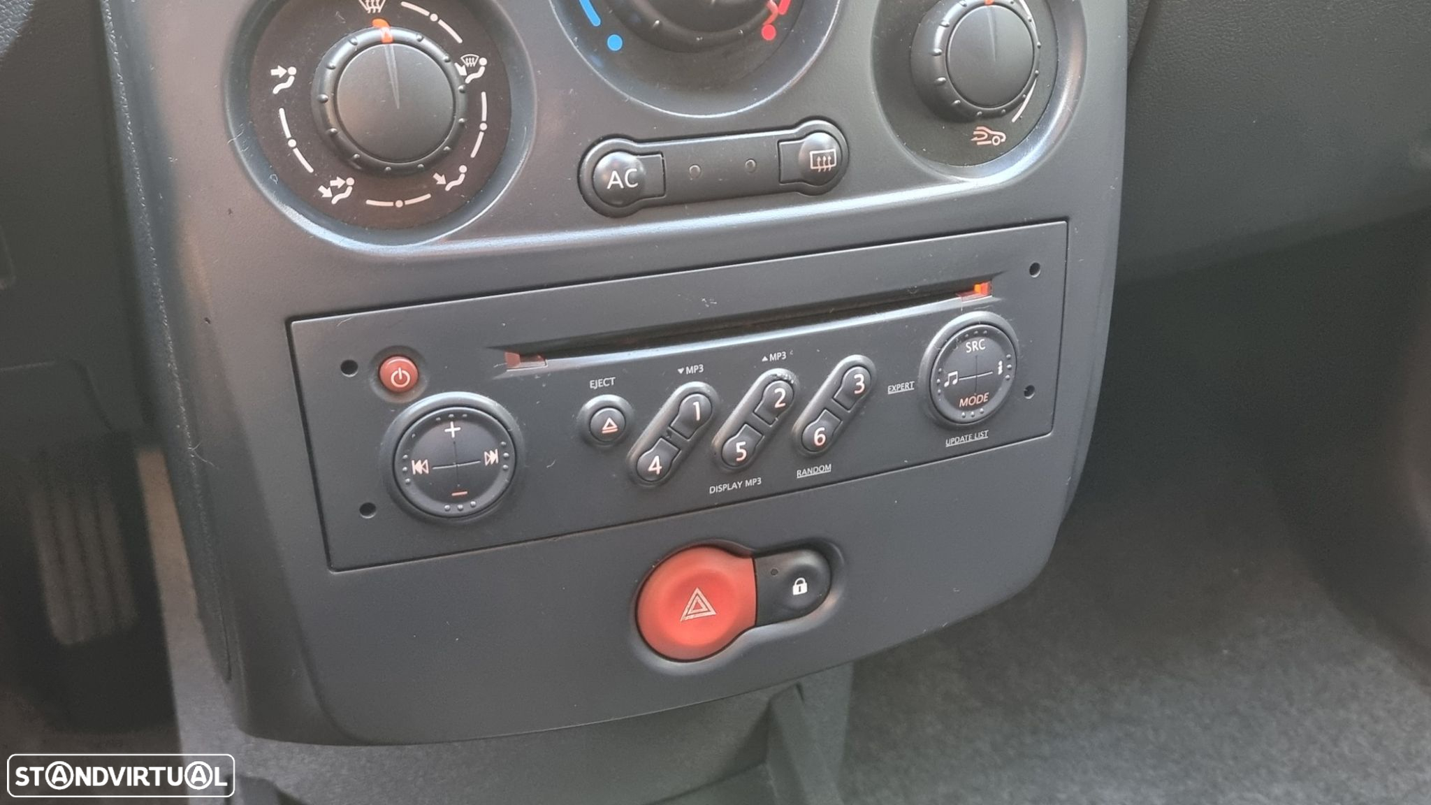 Renault Clio 1.2 16V Confort - 10
