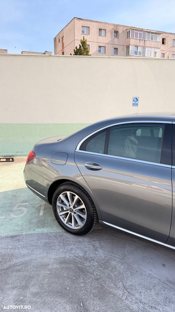 Mercedes-Benz E 220 d 4MATIC Aut. - 11