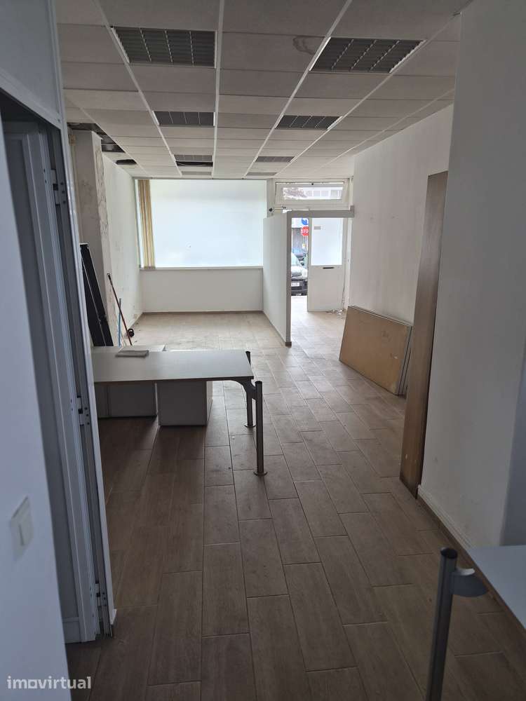 Imóvel comercial no rés do chão em Queluz - Grande imagem: 5/7