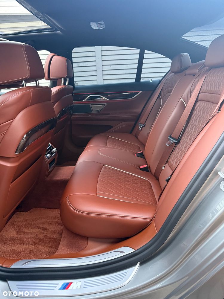 BMW Seria 7 745e - 26