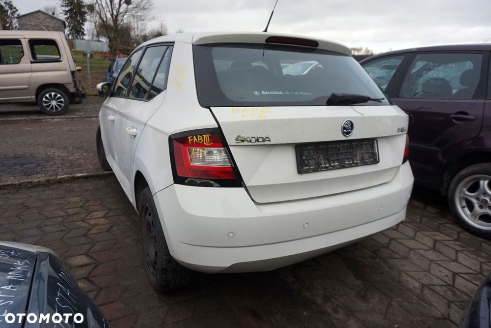 SKODA FABIA III NJ3 5D HB 2017 LF9E 1.0 12V CHYA 60KM QAC BIAŁY na części - 3