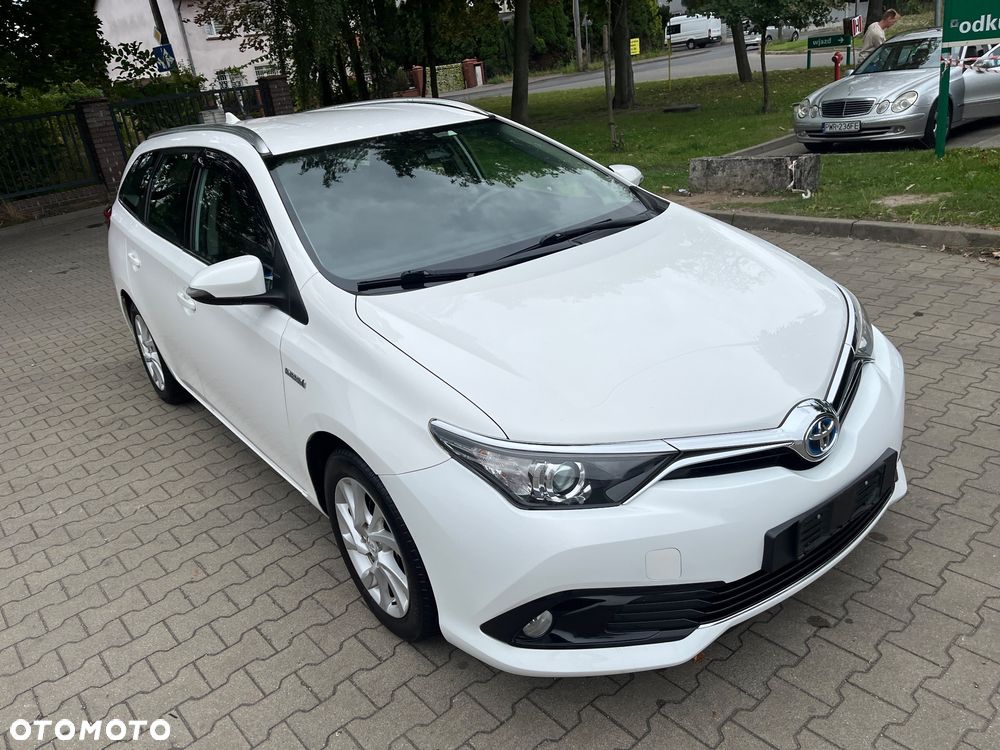 Toyota Auris Hybrid 135 Prestige - 4