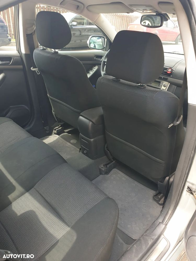 Toyota Avensis 1.8 Sedan Terra - 5