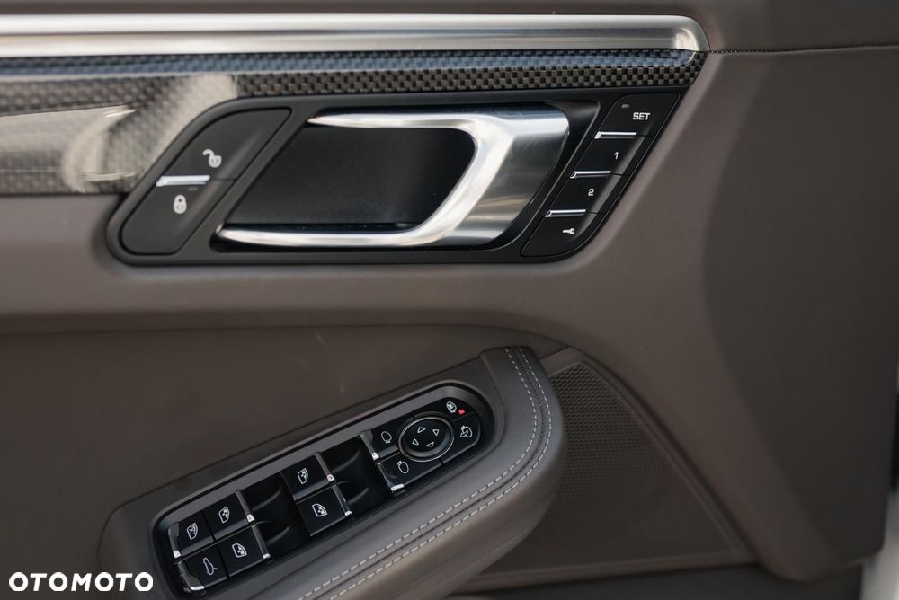 Porsche Macan Turbo - 31