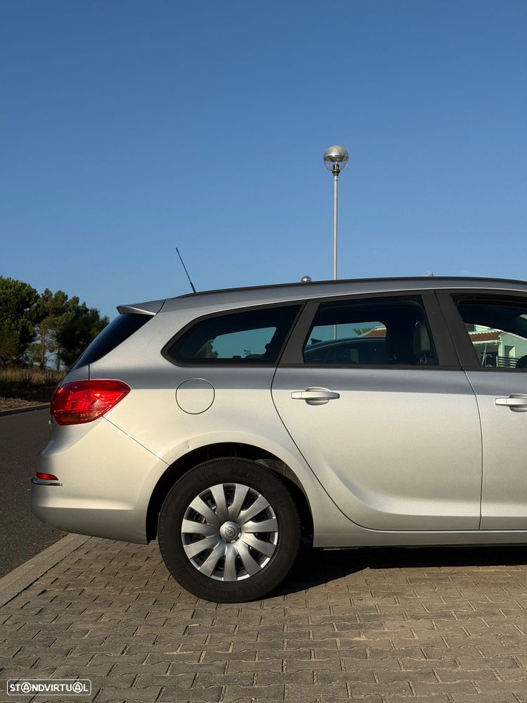 Opel Astra Sports Tourer - 14