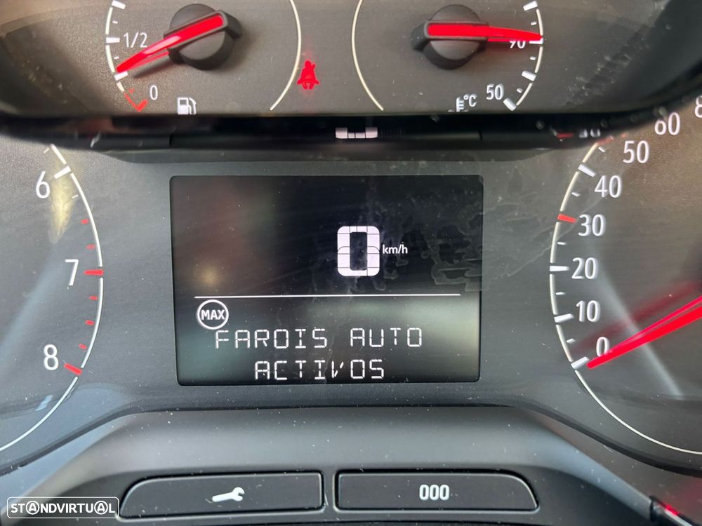 Opel Crossland 1.5 D Business - 26