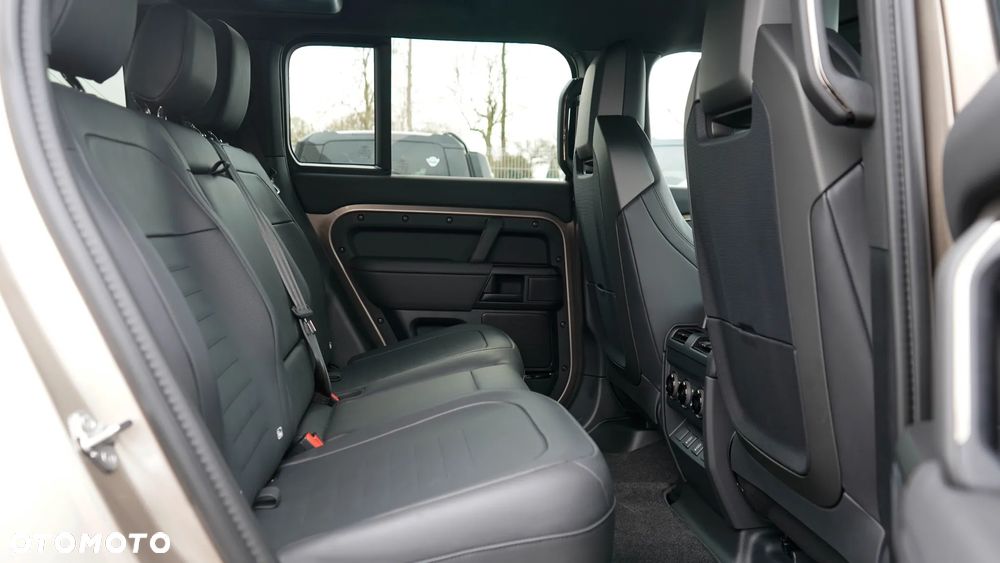 Land Rover Defender 4.4 P635 V8 mHEV Octa - 34