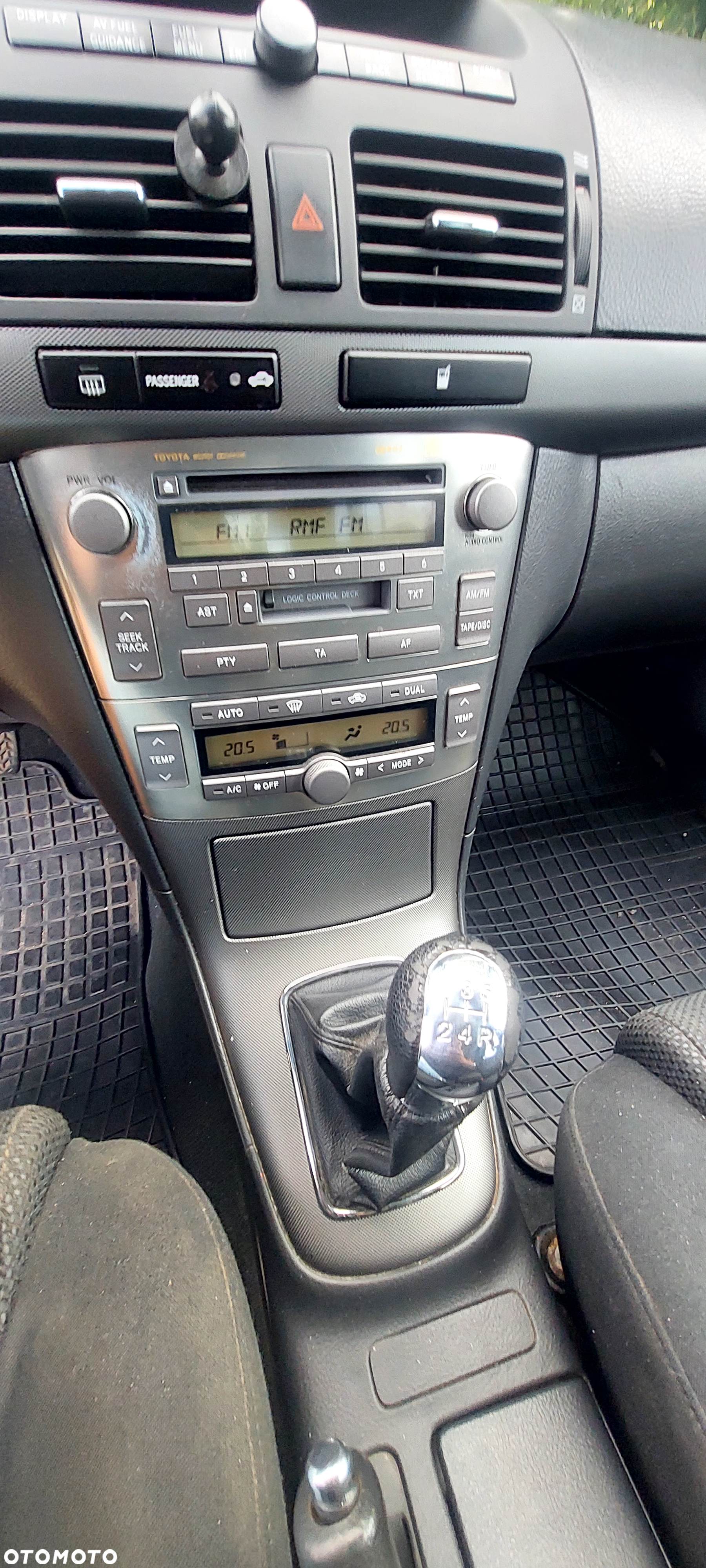 Toyota Avensis 2.0 VVT-i Combi Executive - 12