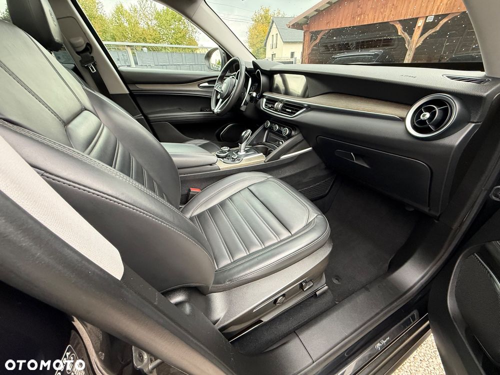 Alfa Romeo Stelvio - 10