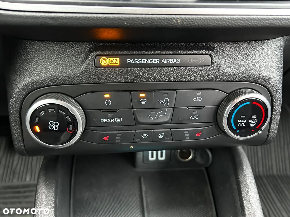 Ford Focus 1.5 EcoBlue SCR Connected - 19