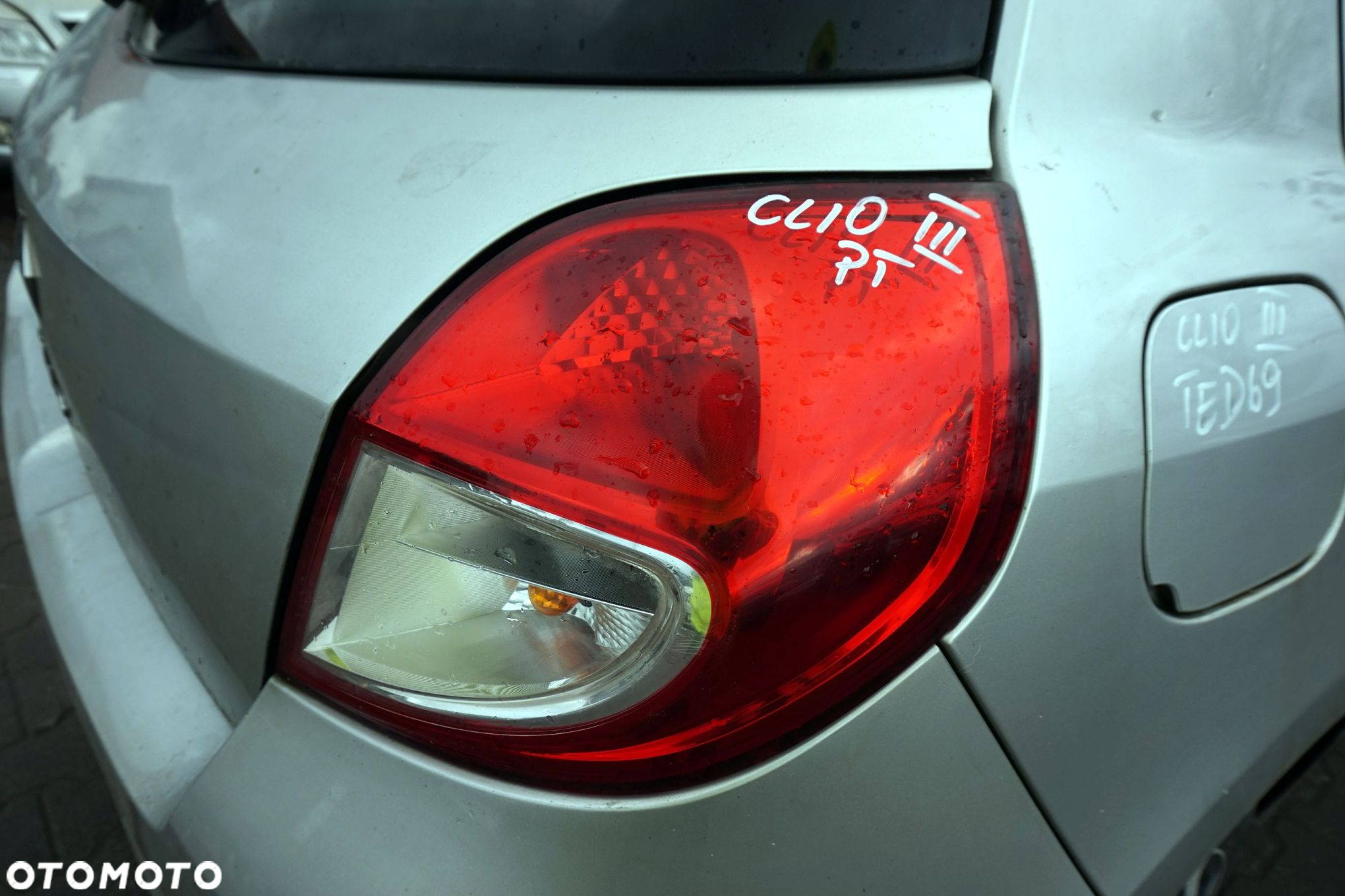 LAMPA TYLNA PRAWA CLIO III PH2 LIFT 5D HB  RENAULT 2009-2012 - 2