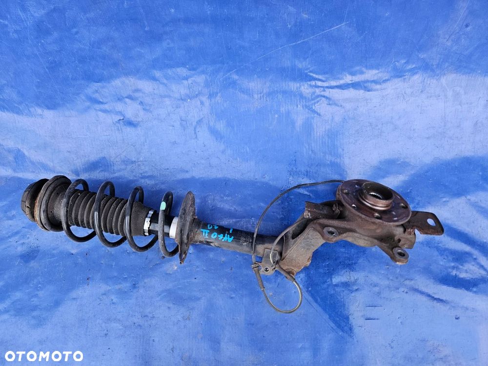 Toyota AYGO II 14-22 1.0 ZWROTNICA LEWA AMORTYZATOR MCPERSON - 1