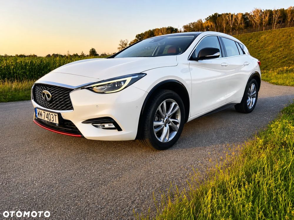Infiniti Q30 1.6t Pure - 4