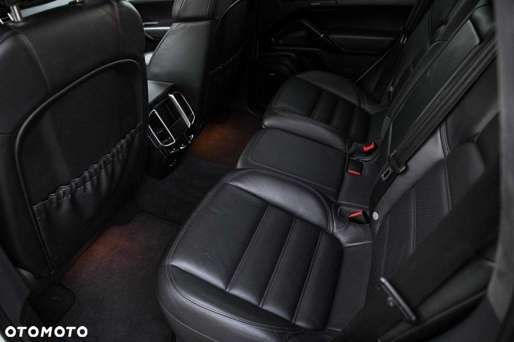 Porsche Cayenne - 8