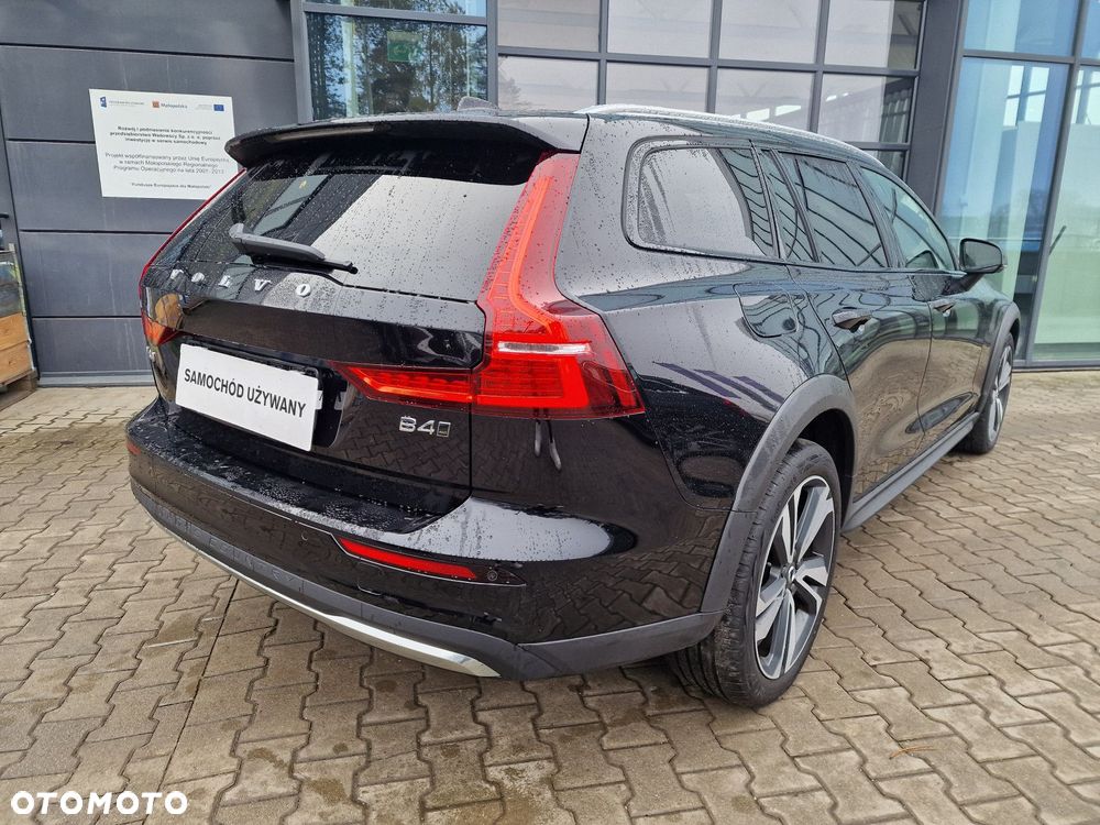 Volvo V60 Cross Country - 6