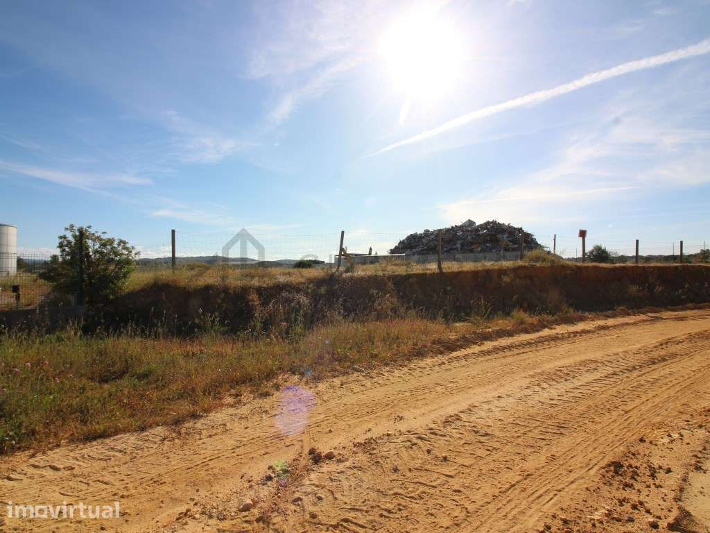 Terreno dentro da zona industrial no Algoz - Grande imagem: 4/20