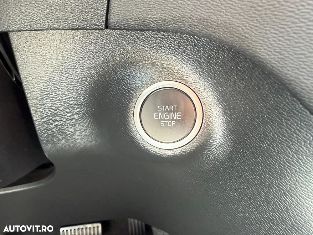 Volvo XC 40 T5 Twin Engine DKG Momentum Pro - 31