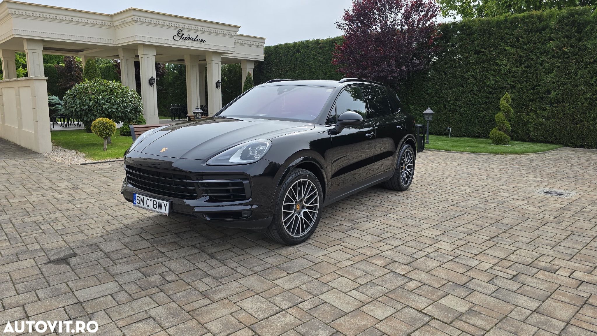 Porsche Cayenne - 1