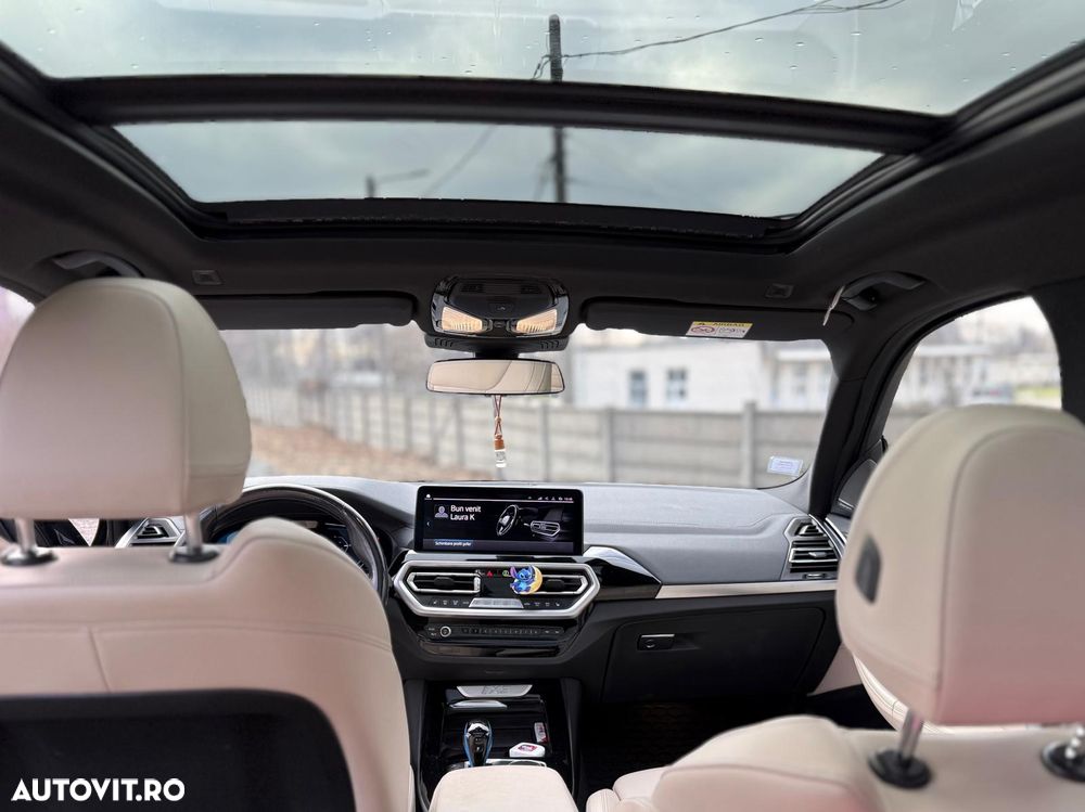 BMW iX3 - 10