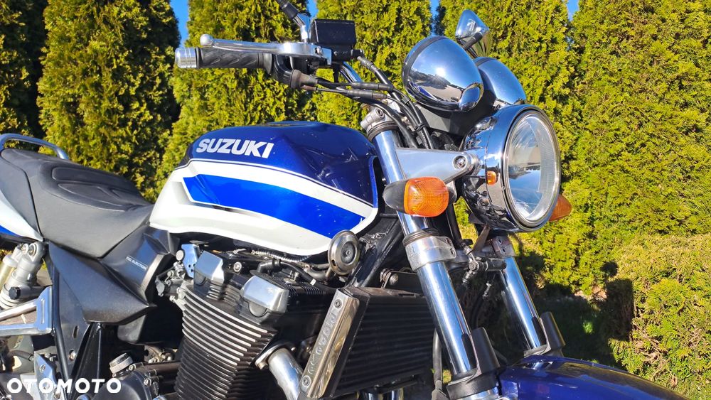 Suzuki GSX - 11