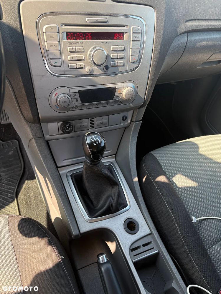 Ford Focus 1.6 Ambiente - 8