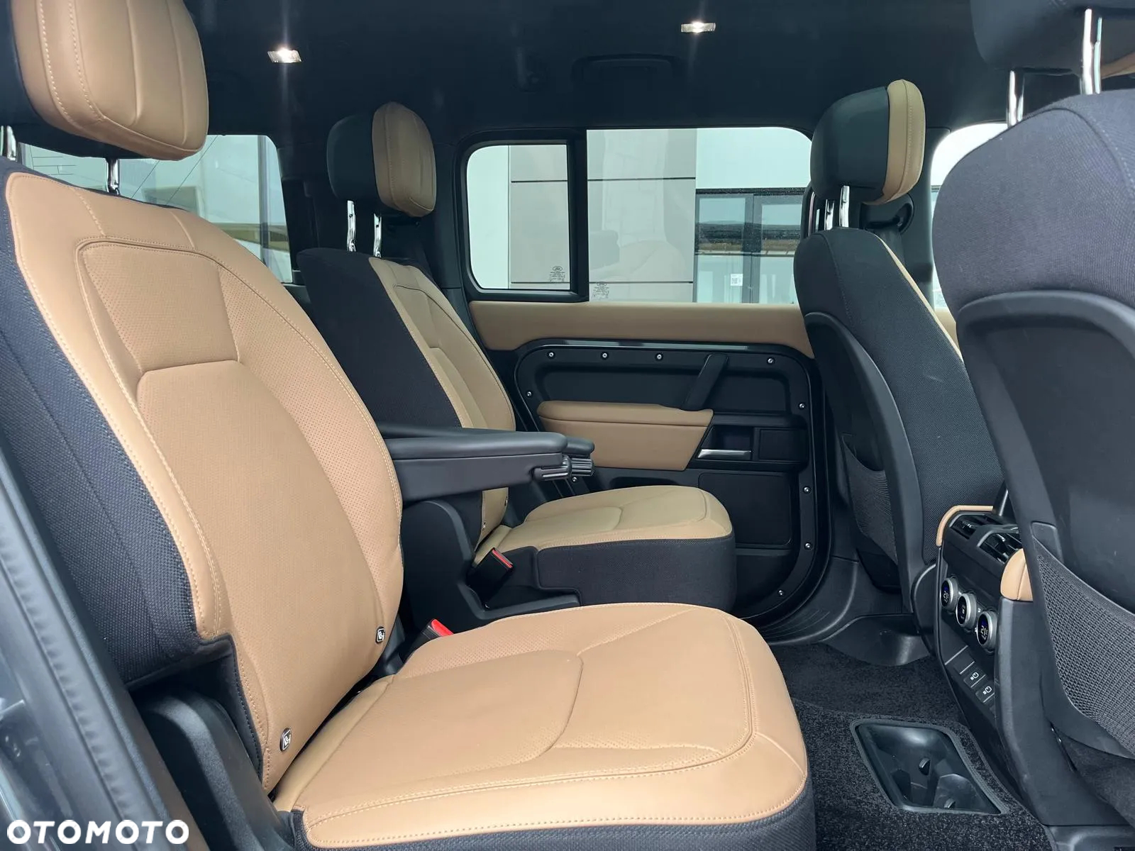 Land Rover Defender - 7