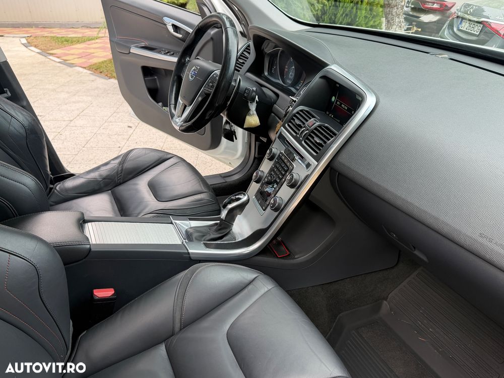 Volvo XC 60 D5 AWD Geartronic Ocean Race - 20