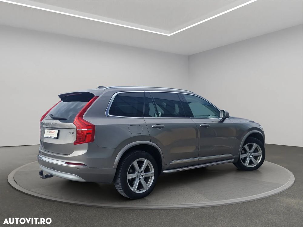 Volvo XC 90 - 9