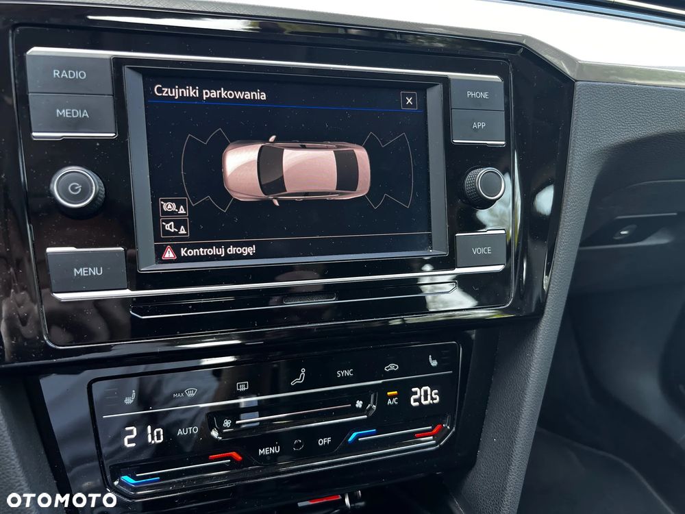 Volkswagen Passat - 16