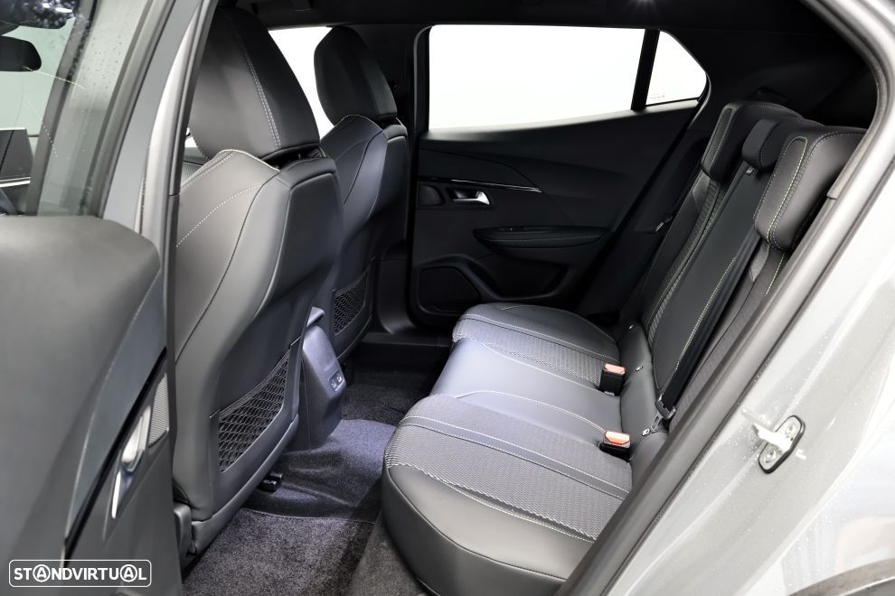 Peugeot e-2008 54 kWh GT - 25