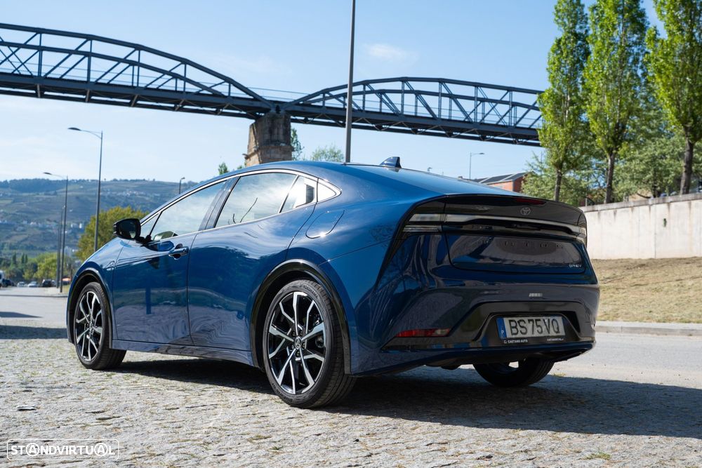 Toyota Prius 2.0 Plug-in Luxury - 4