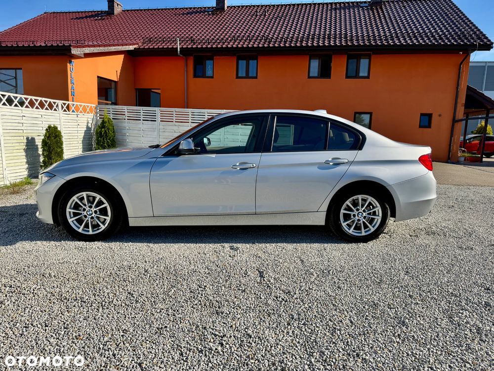 BMW Seria 3 316i - 21