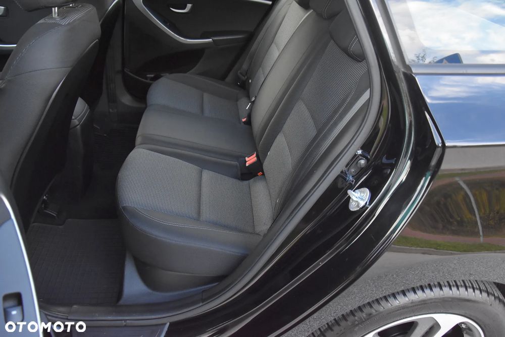 Hyundai i30 blue 1.4 Classic Navigation - 24