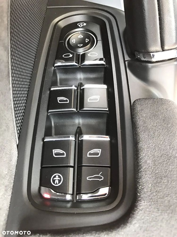 Porsche Cayenne - 4