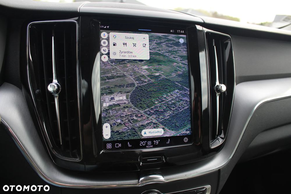 Volvo XC 60 B4 D AWD Geartronic Momentum Pro - 34