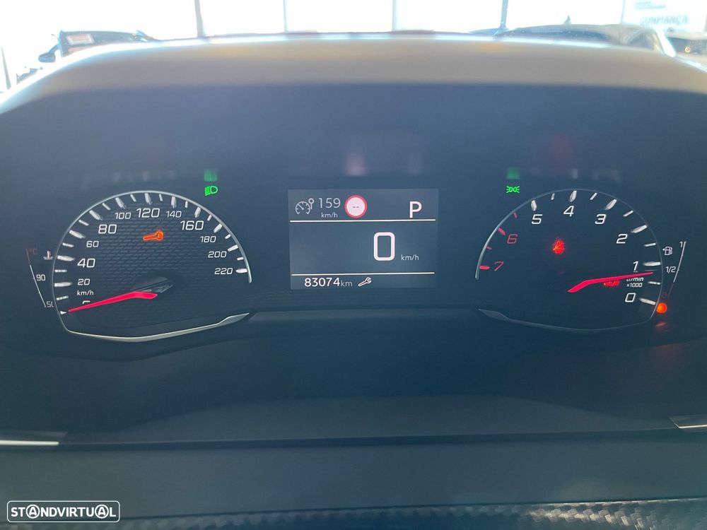 Peugeot 2008 1.2 PureTech Allure EAT8 - 12