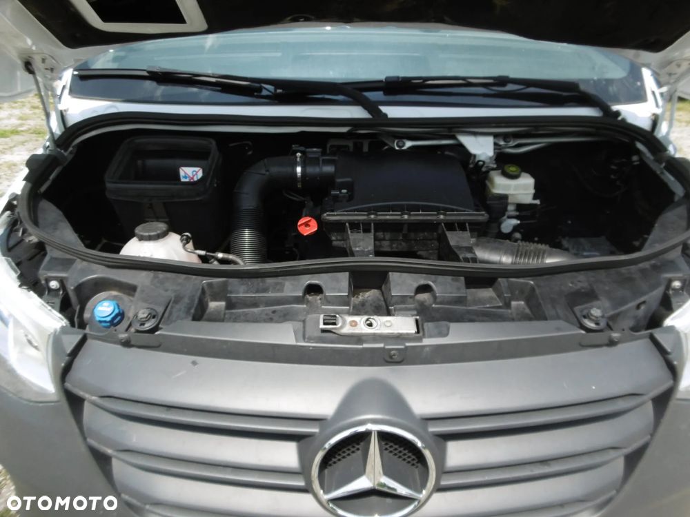 Mercedes-Benz Sprinter - 14