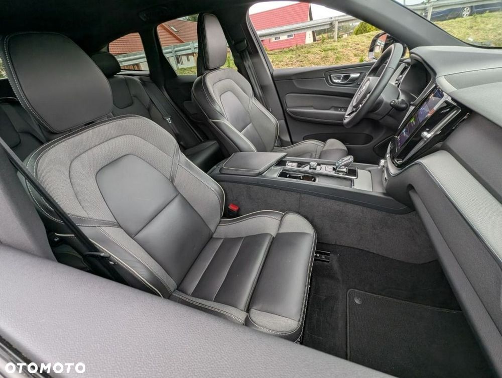 Volvo XC 60 B4 D Plus Dark - 5
