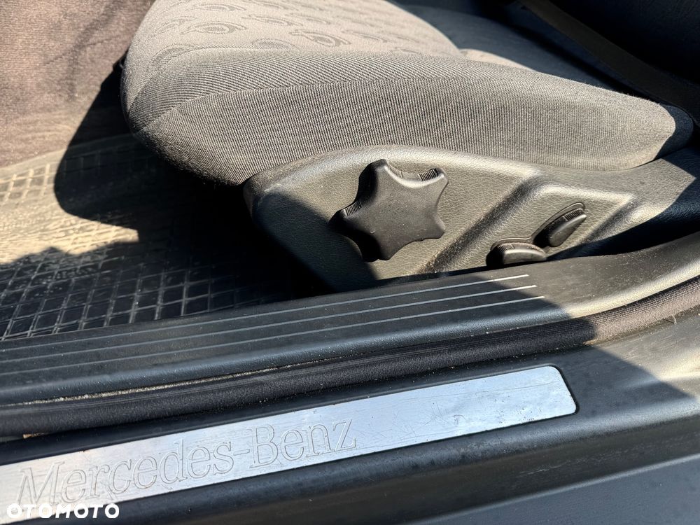 Mercedes-Benz Klasa C 220 CDI Classic - 13