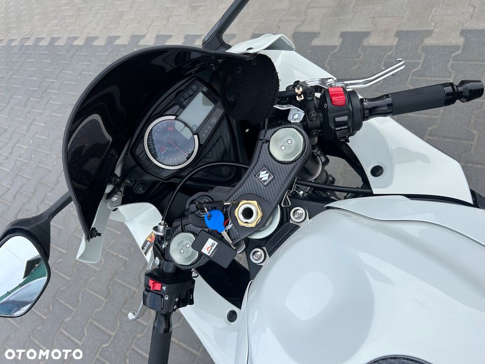 Suzuki GSX-R - 16